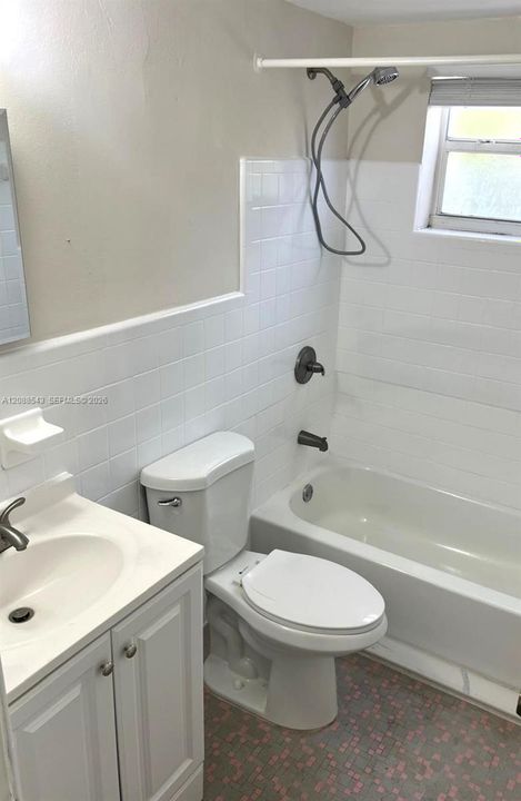 For Rent: $1,800 (1 beds, 1 baths, 700 Square Feet)