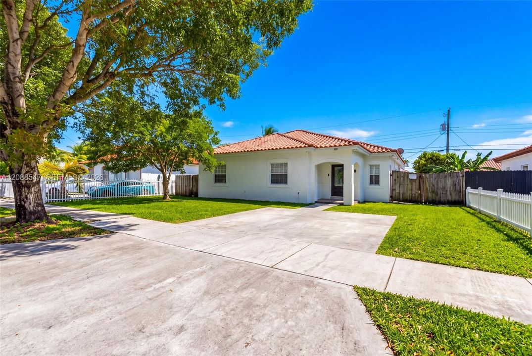 For Sale: $560,000 (4 beds, 2 baths, 1791 Square Feet)