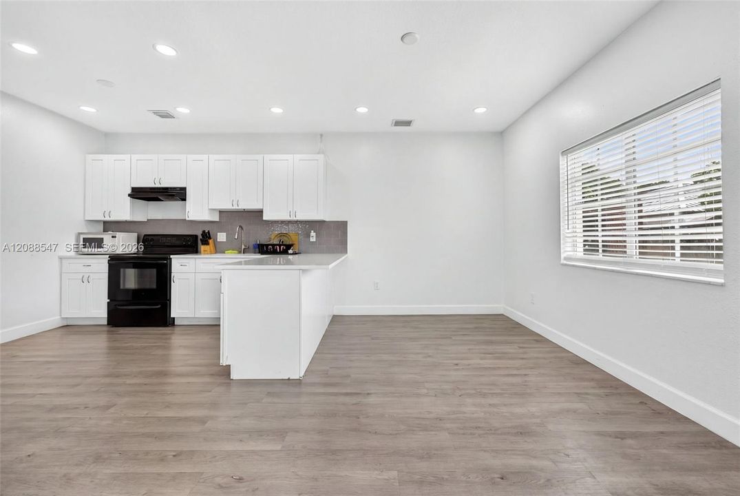 For Sale: $560,000 (4 beds, 2 baths, 1791 Square Feet)