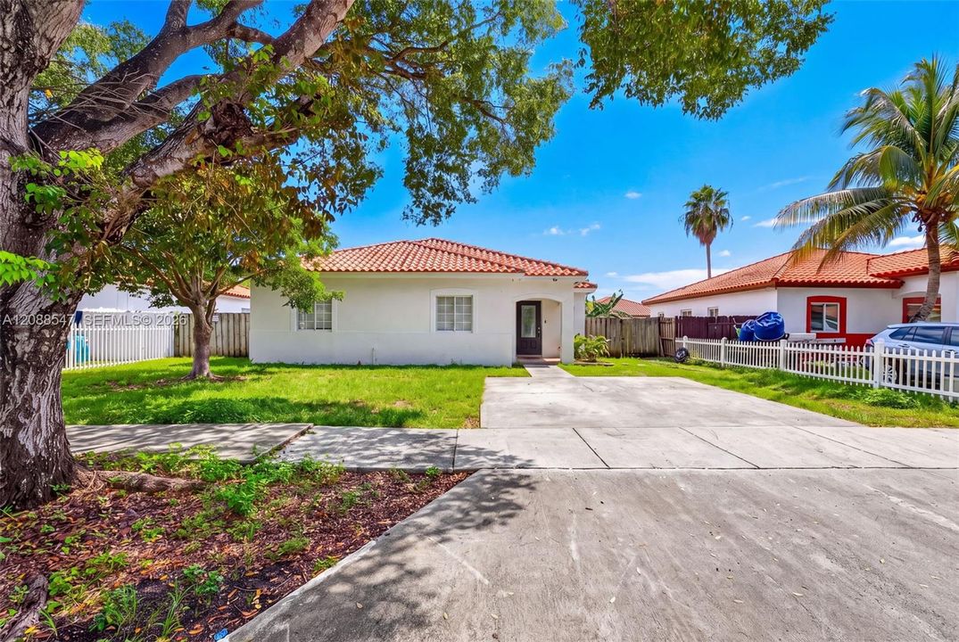 For Sale: $560,000 (4 beds, 2 baths, 1791 Square Feet)