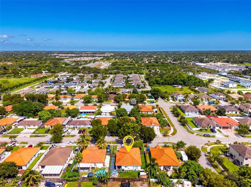 For Sale: $560,000 (4 beds, 2 baths, 1791 Square Feet)