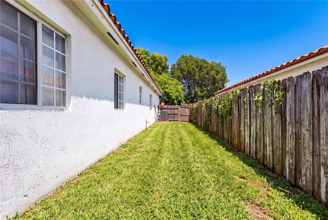 For Sale: $560,000 (4 beds, 2 baths, 1791 Square Feet)