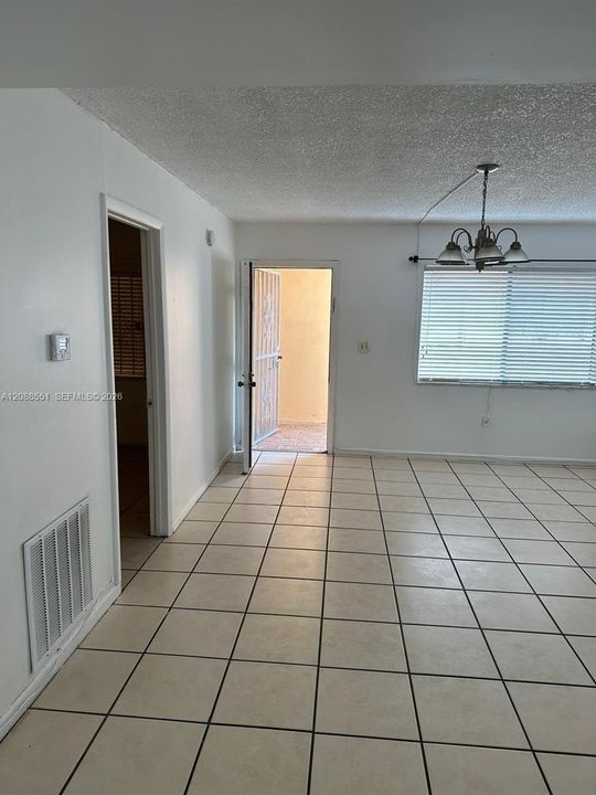 For Rent: $2,300 (3 beds, 2 baths, 1040 Square Feet)