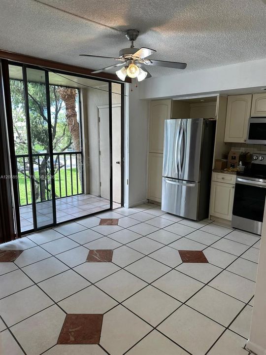 For Rent: $2,300 (3 beds, 2 baths, 1040 Square Feet)