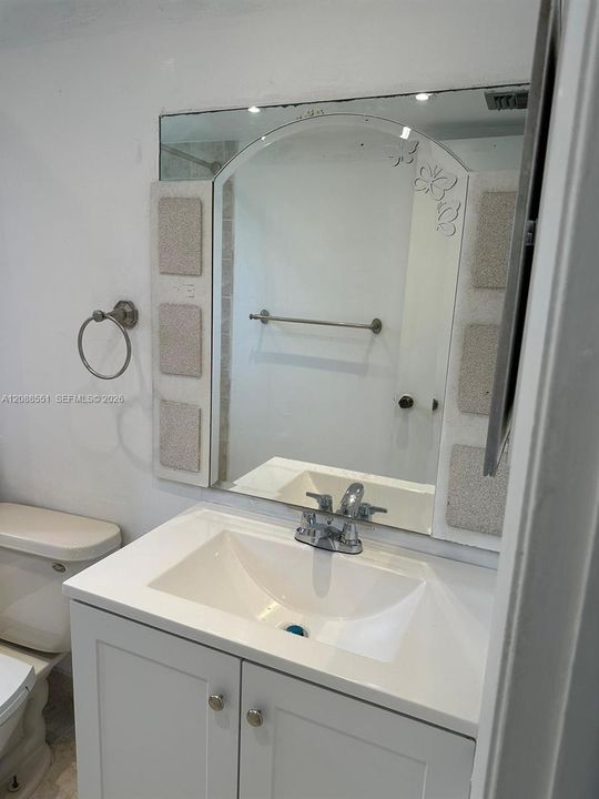 For Rent: $2,300 (3 beds, 2 baths, 1040 Square Feet)