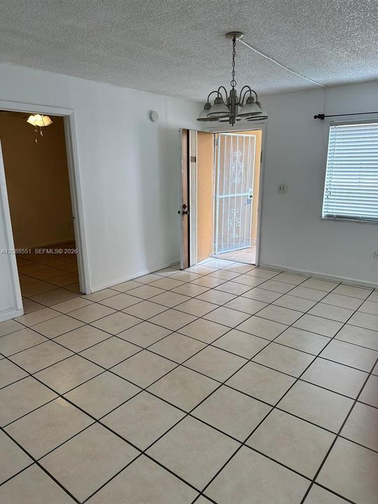 For Rent: $2,300 (3 beds, 2 baths, 1040 Square Feet)