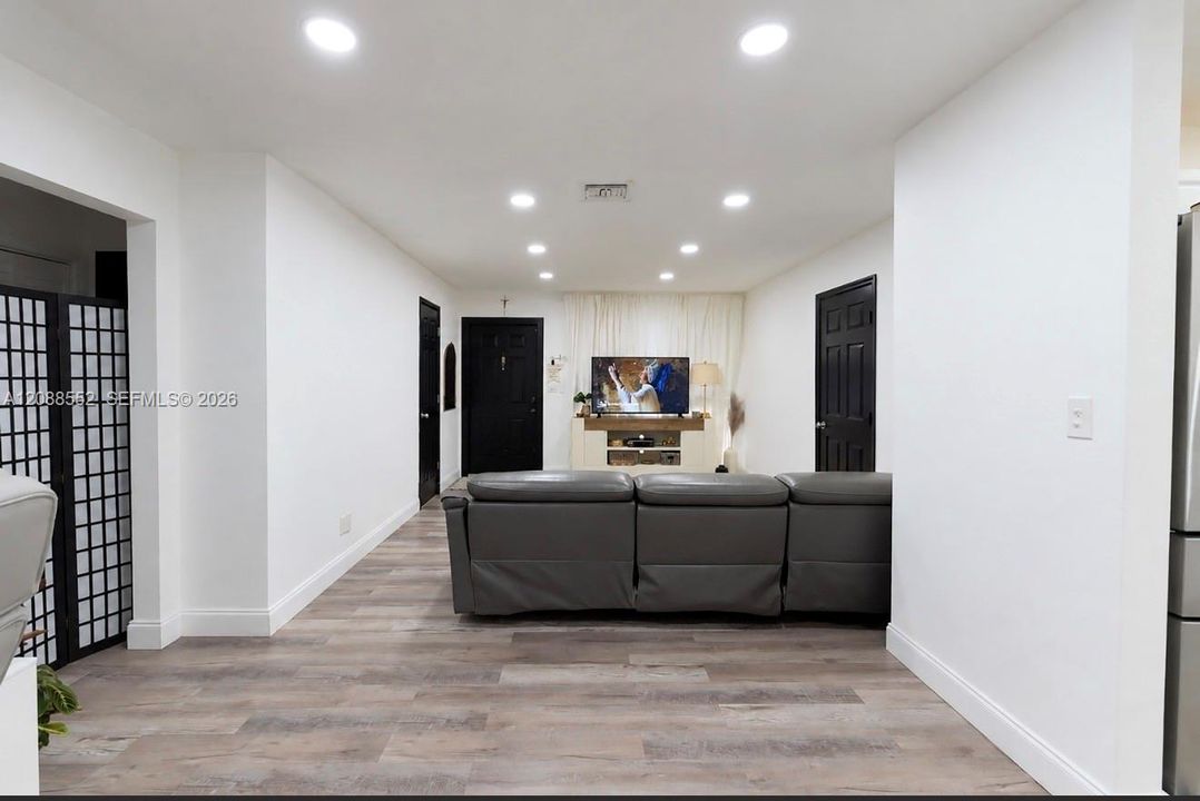 En Venta: $569,999 (3 camas, 2 baños, 1420 Pies cuadrados)