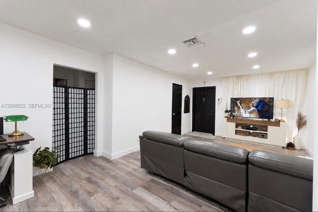 En Venta: $569,999 (3 camas, 2 baños, 1420 Pies cuadrados)