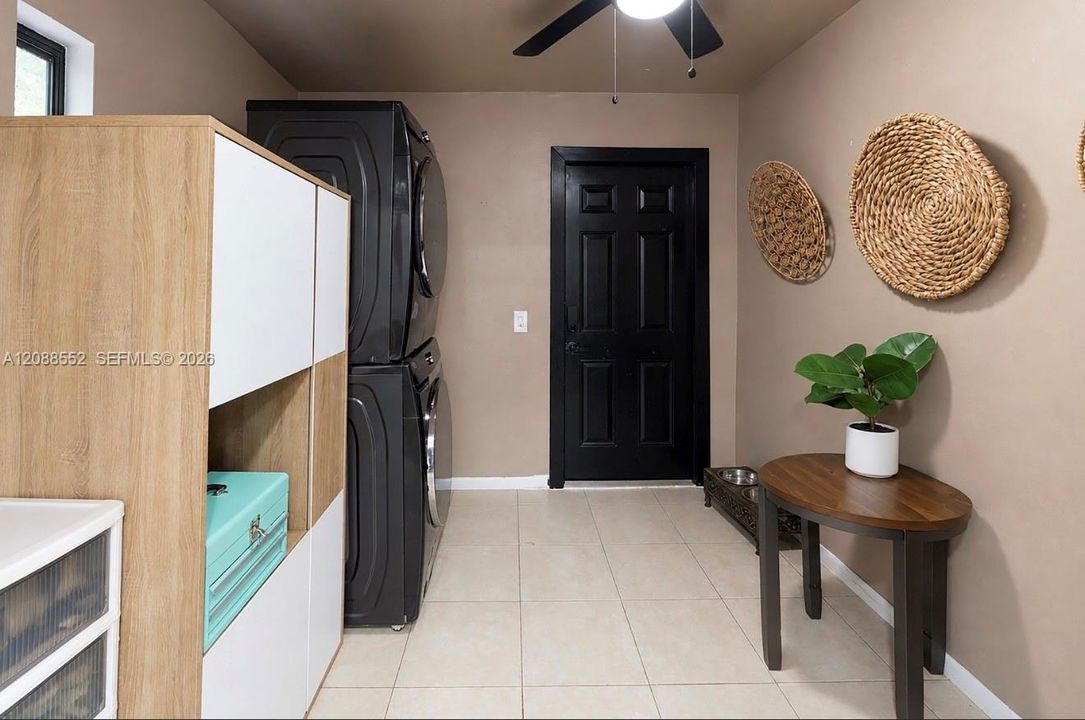 En Venta: $569,999 (3 camas, 2 baños, 1420 Pies cuadrados)