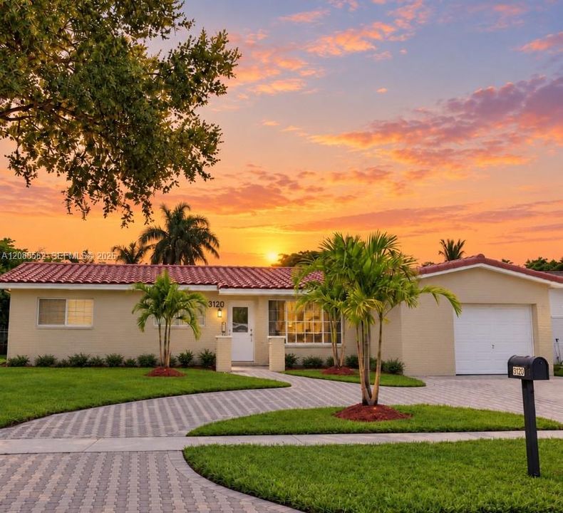 For Rent: $3,900 (4 beds, 2 baths, 1784 Square Feet)