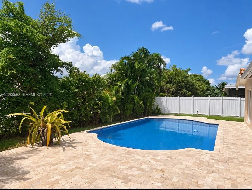 For Rent: $3,900 (4 beds, 2 baths, 1784 Square Feet)