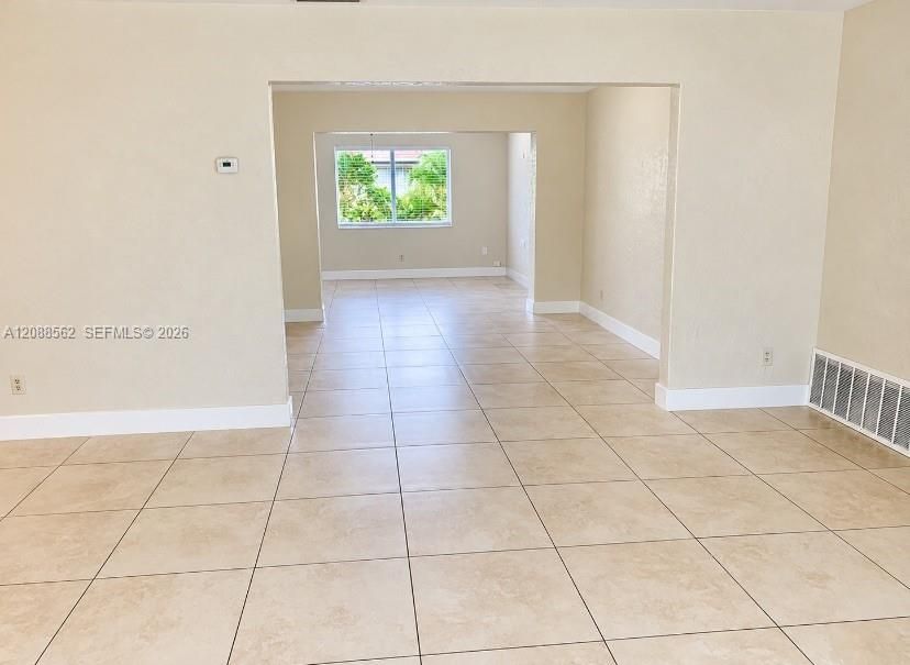 For Rent: $3,900 (4 beds, 2 baths, 1784 Square Feet)