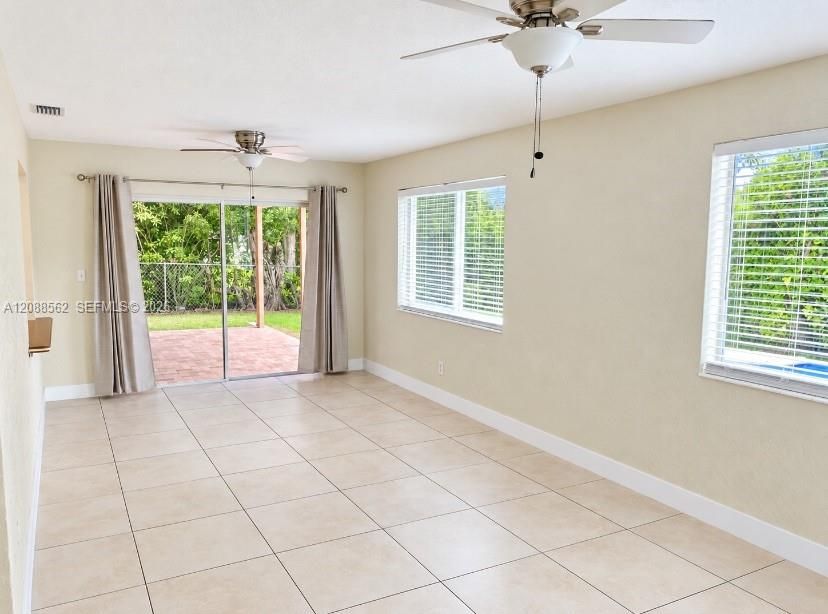 For Rent: $3,900 (4 beds, 2 baths, 1784 Square Feet)