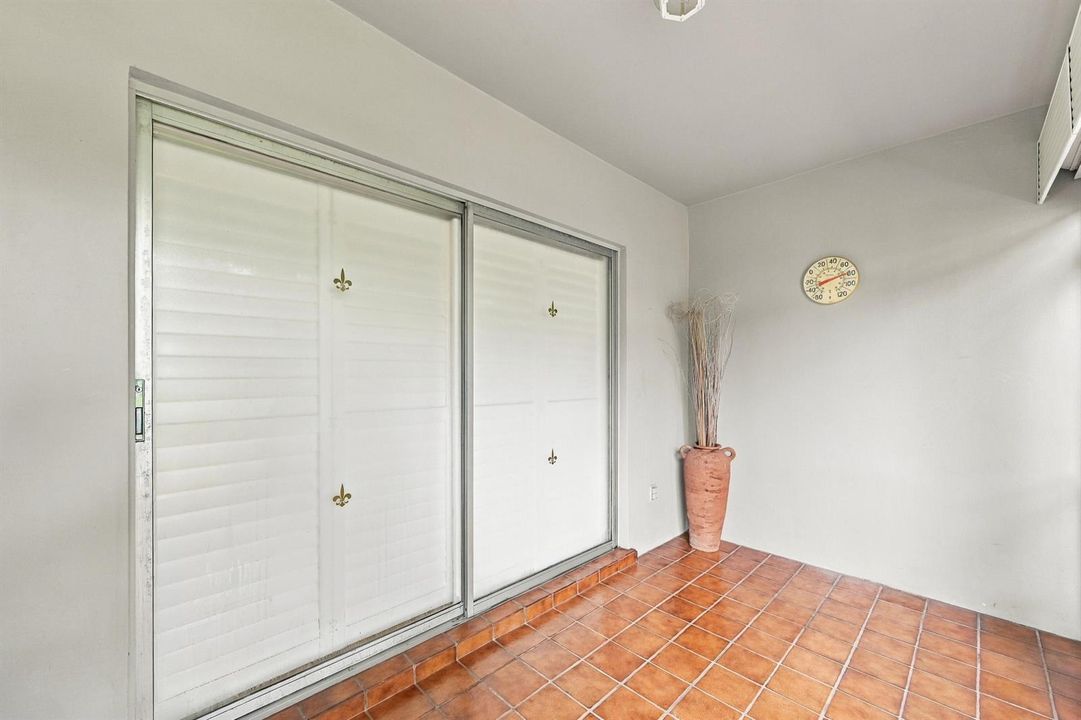 32_sun room