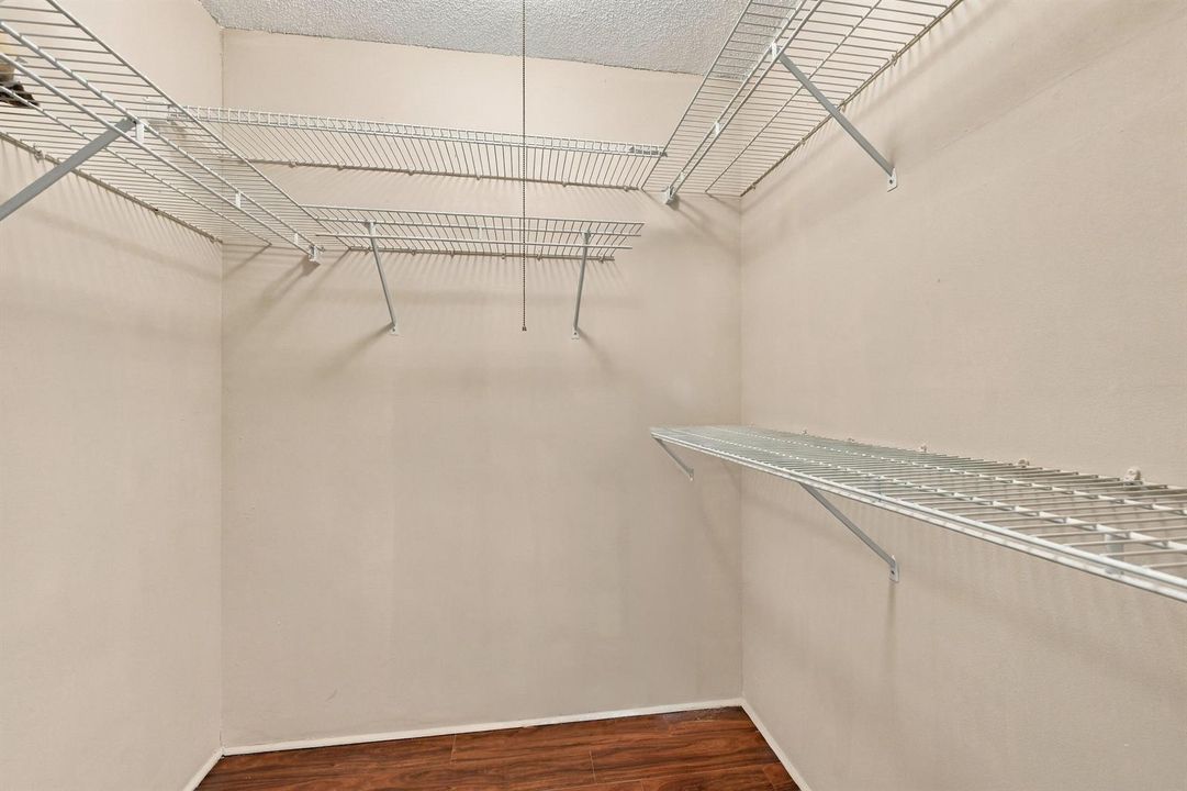 20_primary closet