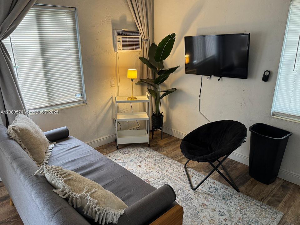For Rent: $1,495 (1 beds, 1 baths, 3442 Square Feet)