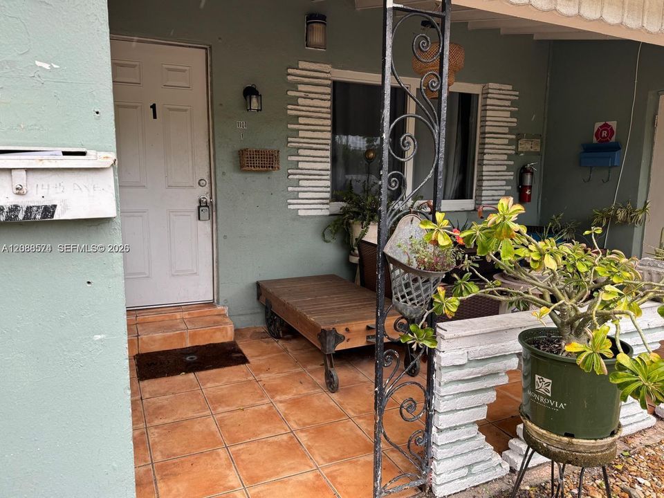 For Rent: $1,495 (1 beds, 1 baths, 3442 Square Feet)