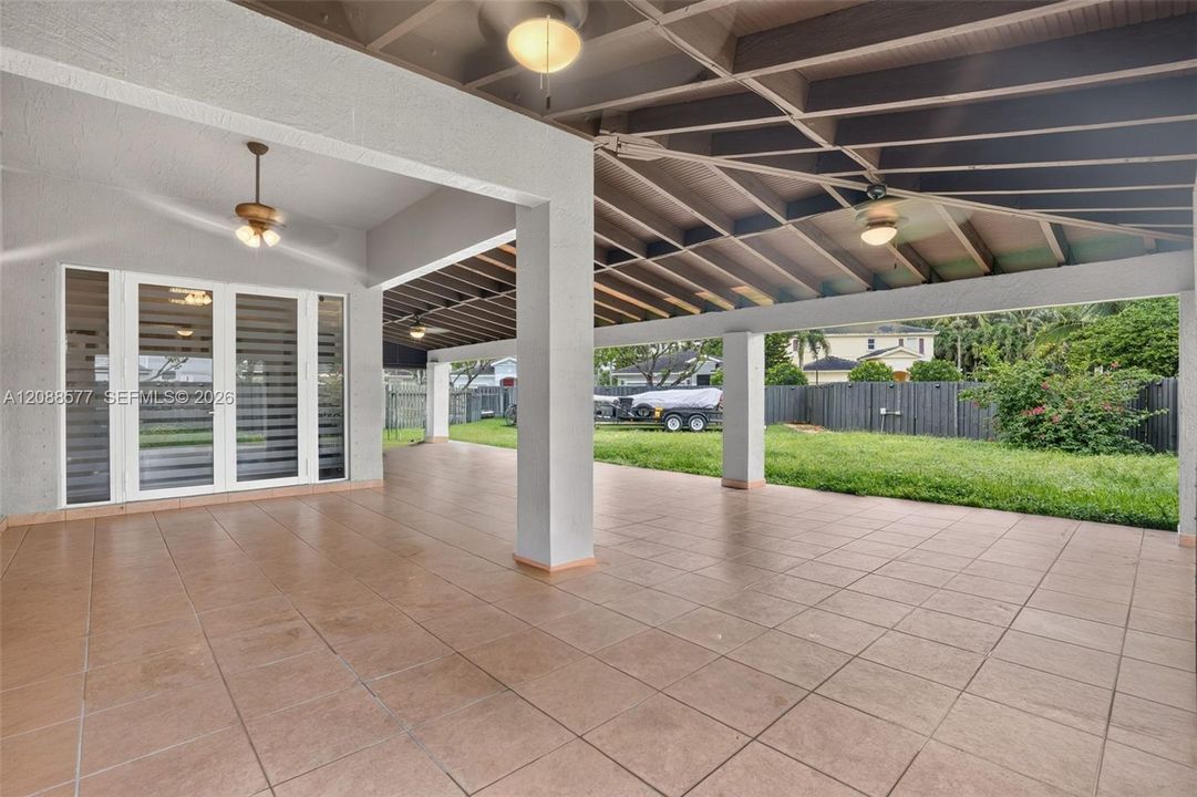 En Venta: $750,000 (5 camas, 3 baños, 2967 Pies cuadrados)