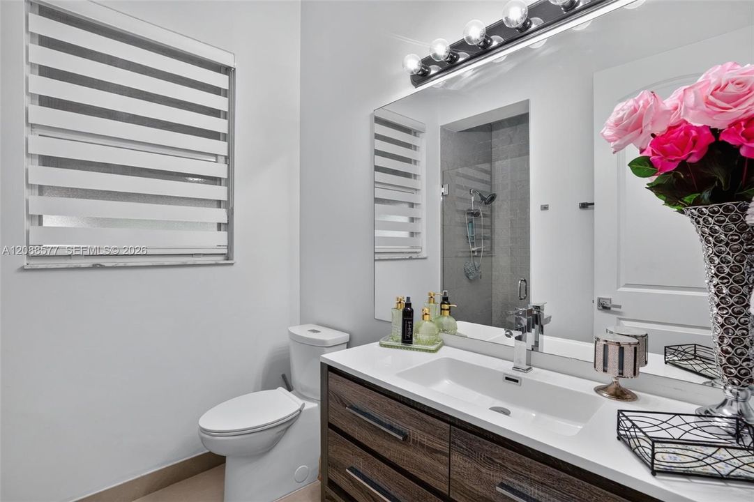 En Venta: $750,000 (5 camas, 3 baños, 2967 Pies cuadrados)
