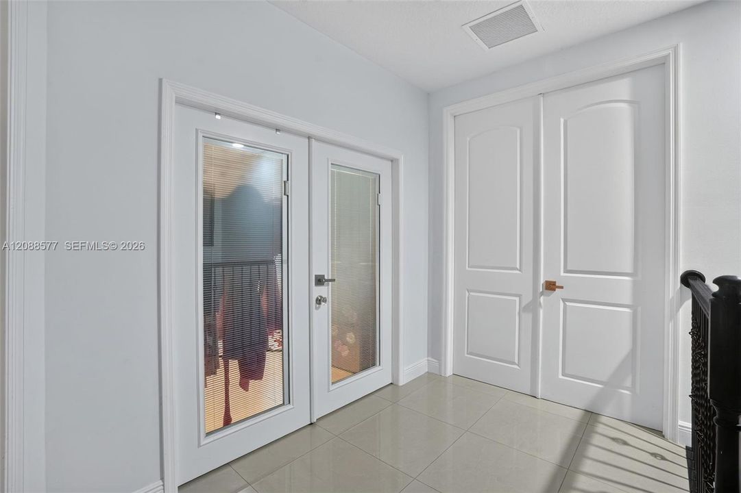En Venta: $750,000 (5 camas, 3 baños, 2967 Pies cuadrados)