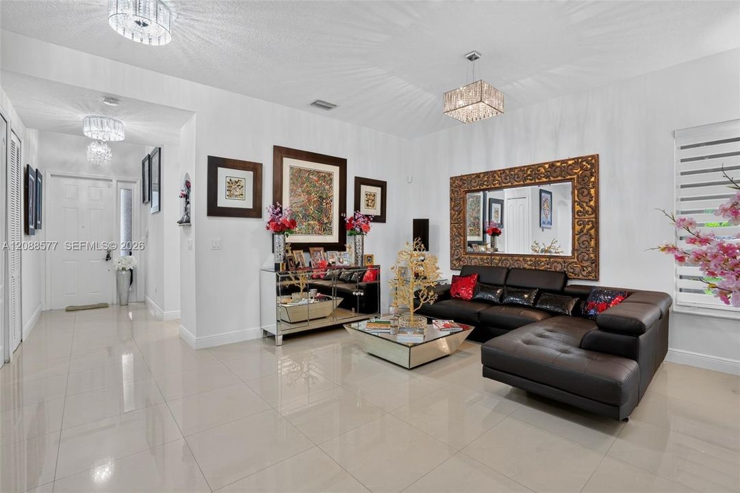 En Venta: $750,000 (5 camas, 3 baños, 2967 Pies cuadrados)