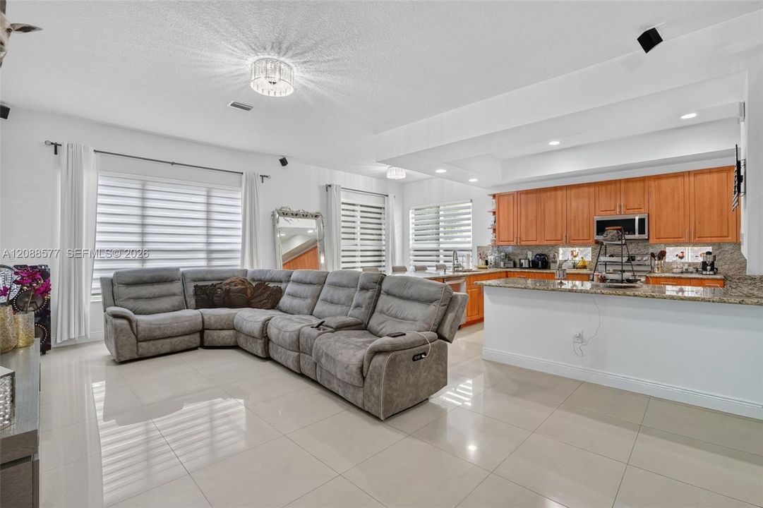 En Venta: $750,000 (5 camas, 3 baños, 2967 Pies cuadrados)