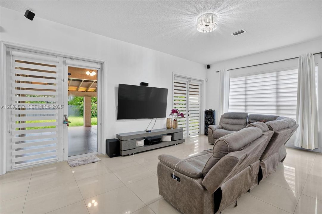 En Venta: $750,000 (5 camas, 3 baños, 2967 Pies cuadrados)