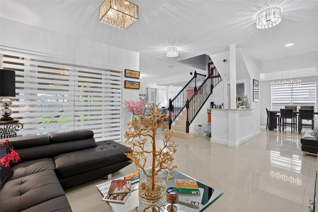 En Venta: $750,000 (5 camas, 3 baños, 2967 Pies cuadrados)