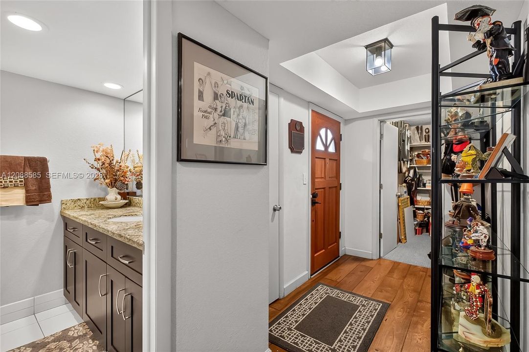 En Venta: $665,000 (3 camas, 2 baños, 1669 Pies cuadrados)