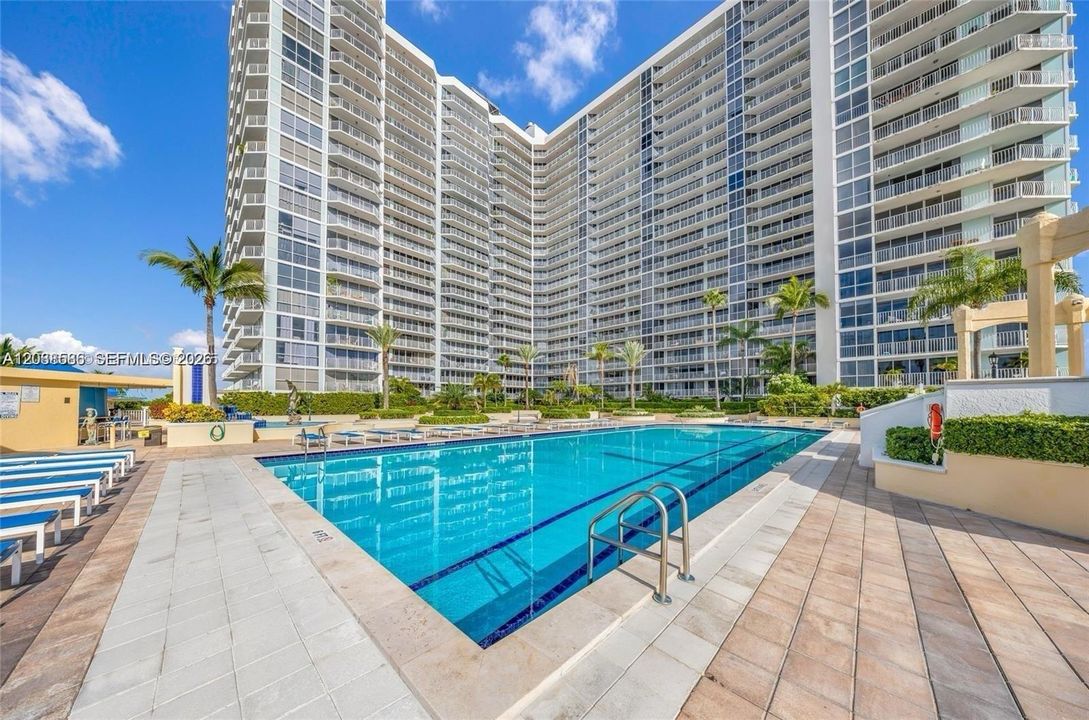 На продажу: $464,900 (2 спален, 2 ванн, 1030 Квадратных фут)