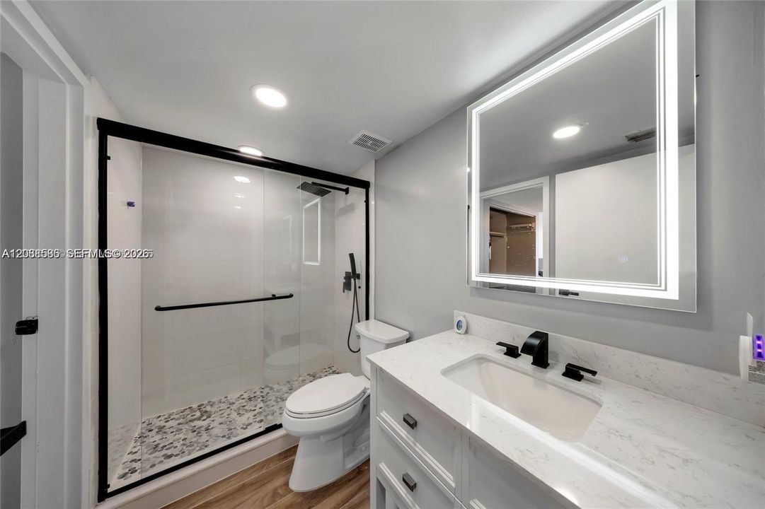 На продажу: $464,900 (2 спален, 2 ванн, 1030 Квадратных фут)