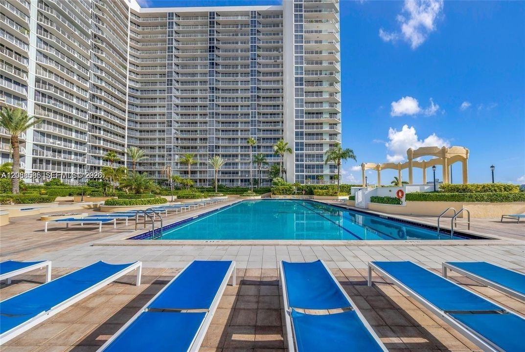 На продажу: $464,900 (2 спален, 2 ванн, 1030 Квадратных фут)