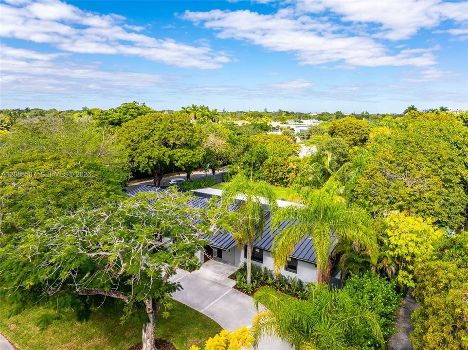 En Venta: $2,700,000 (4 camas, 3 baños, 2335 Pies cuadrados)