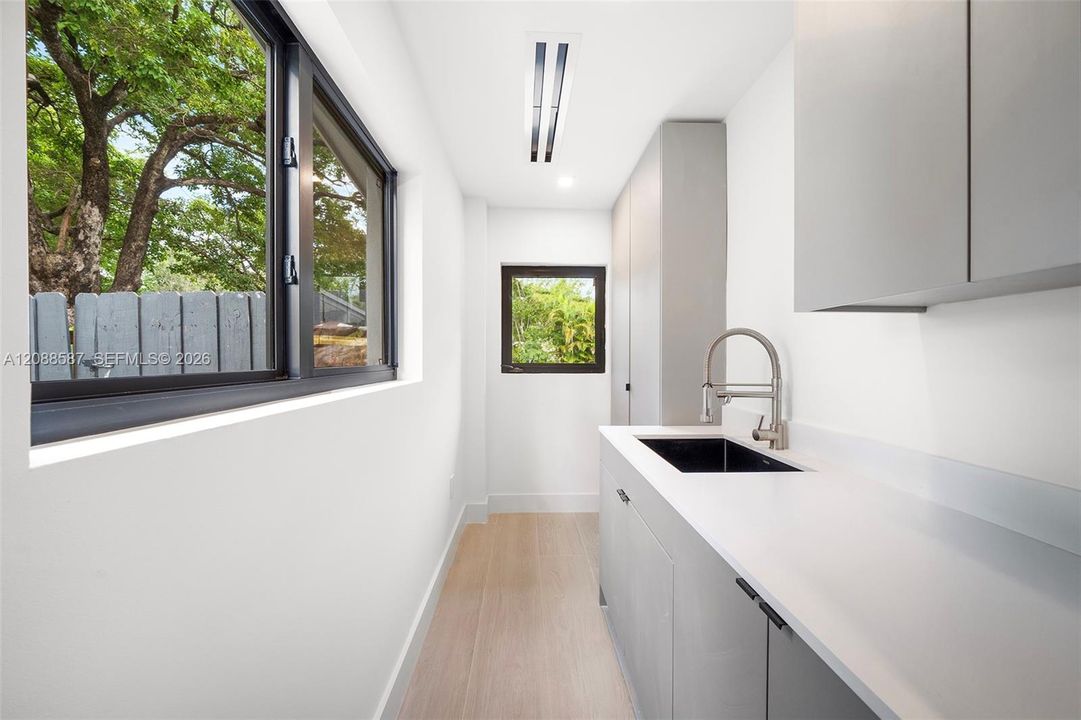 En Venta: $2,700,000 (4 camas, 3 baños, 2335 Pies cuadrados)