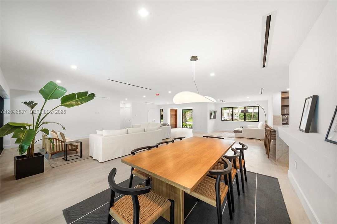 En Venta: $2,700,000 (4 camas, 3 baños, 2335 Pies cuadrados)