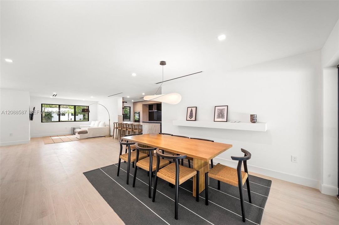 En Venta: $2,700,000 (4 camas, 3 baños, 2335 Pies cuadrados)
