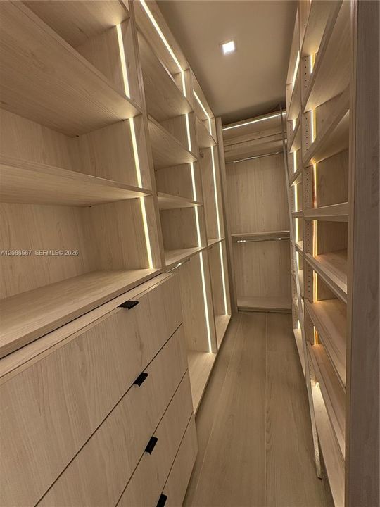 En Venta: $2,700,000 (4 camas, 3 baños, 2335 Pies cuadrados)