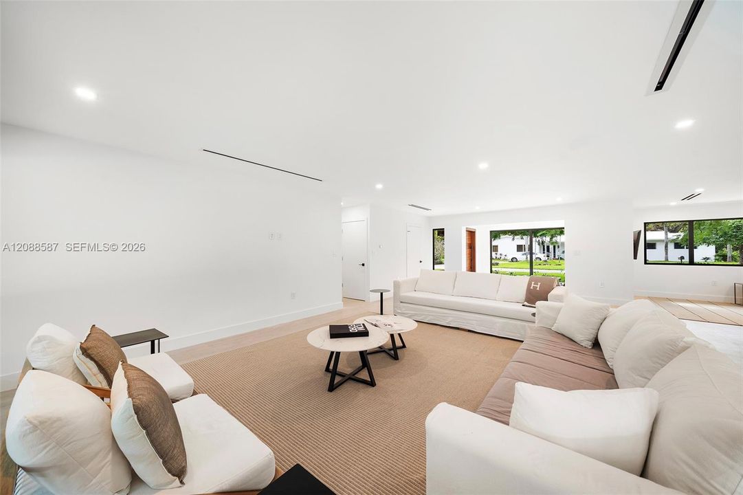 En Venta: $2,700,000 (4 camas, 3 baños, 2335 Pies cuadrados)