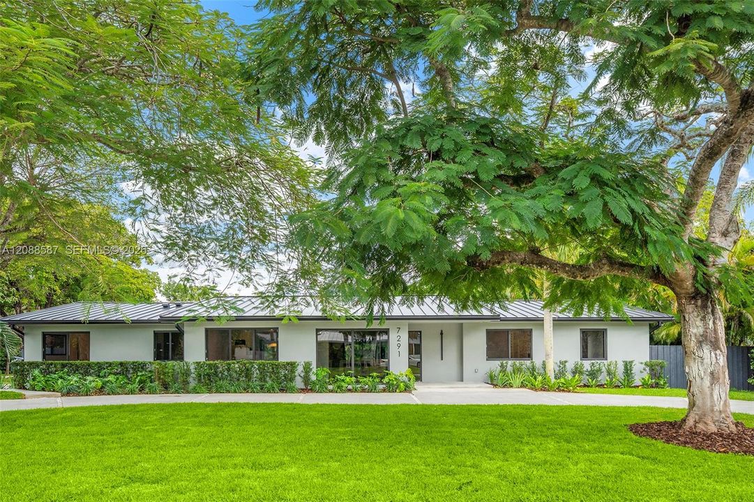 En Venta: $2,700,000 (4 camas, 3 baños, 2335 Pies cuadrados)