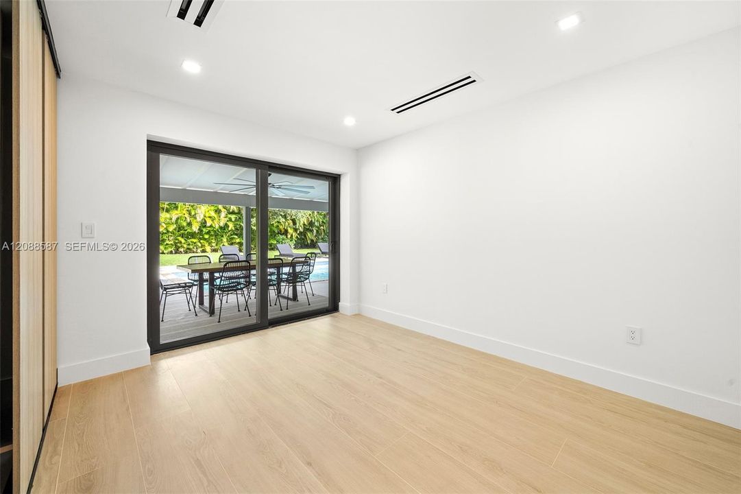 En Venta: $2,700,000 (4 camas, 3 baños, 2335 Pies cuadrados)
