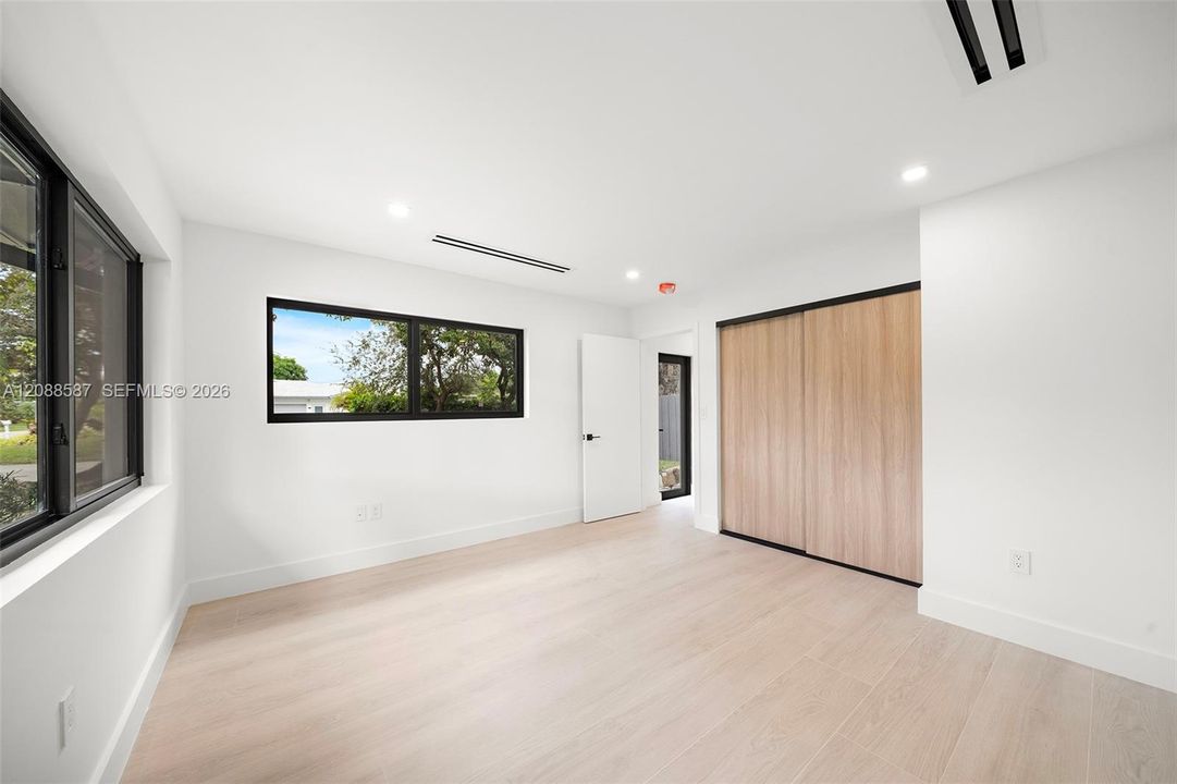 En Venta: $2,700,000 (4 camas, 3 baños, 2335 Pies cuadrados)