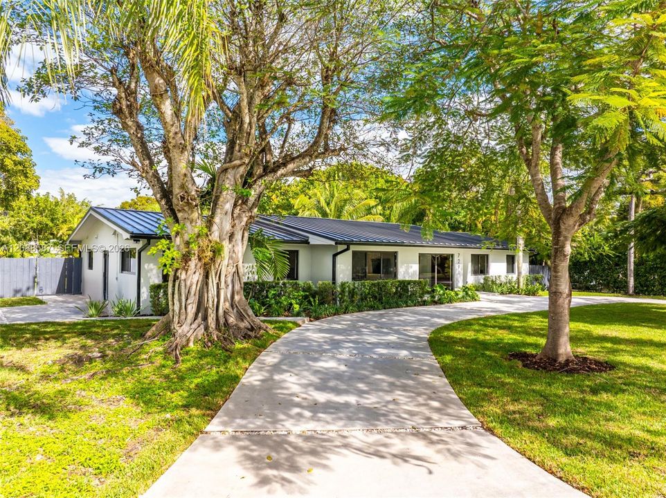 En Venta: $2,700,000 (4 camas, 3 baños, 2335 Pies cuadrados)