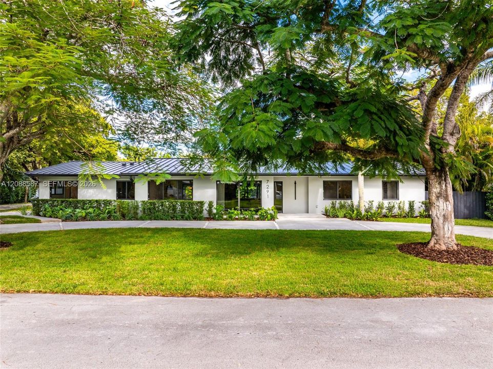 En Venta: $2,700,000 (4 camas, 3 baños, 2335 Pies cuadrados)
