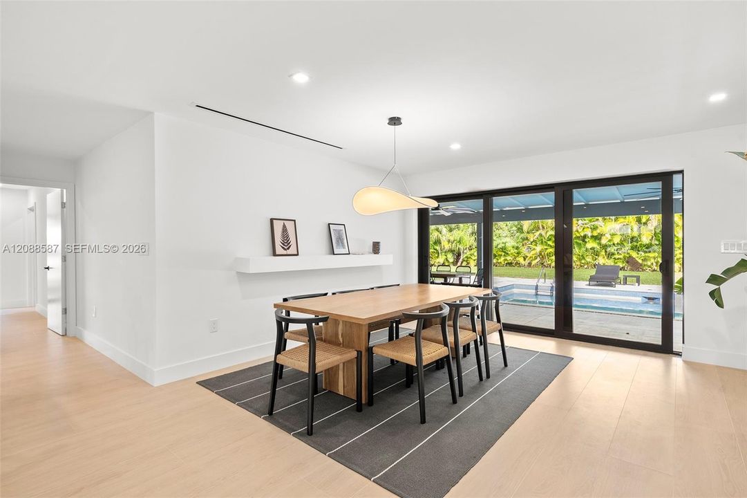 En Venta: $2,700,000 (4 camas, 3 baños, 2335 Pies cuadrados)