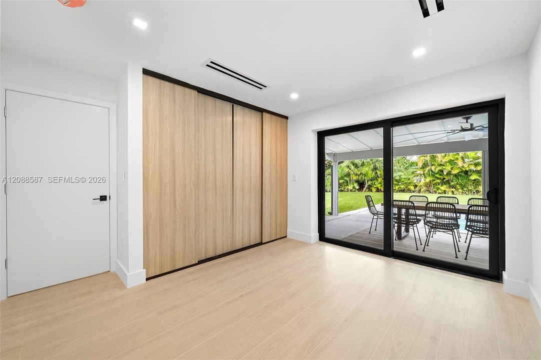En Venta: $2,700,000 (4 camas, 3 baños, 2335 Pies cuadrados)