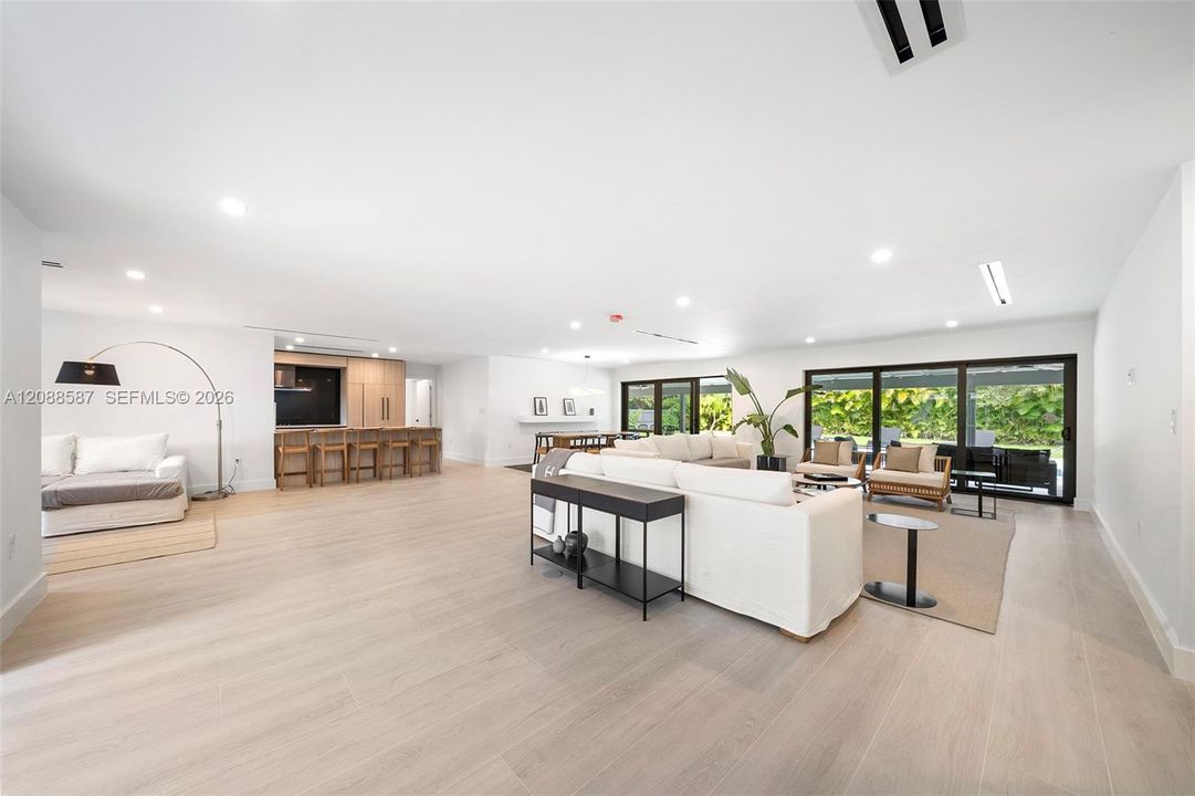 En Venta: $2,700,000 (4 camas, 3 baños, 2335 Pies cuadrados)
