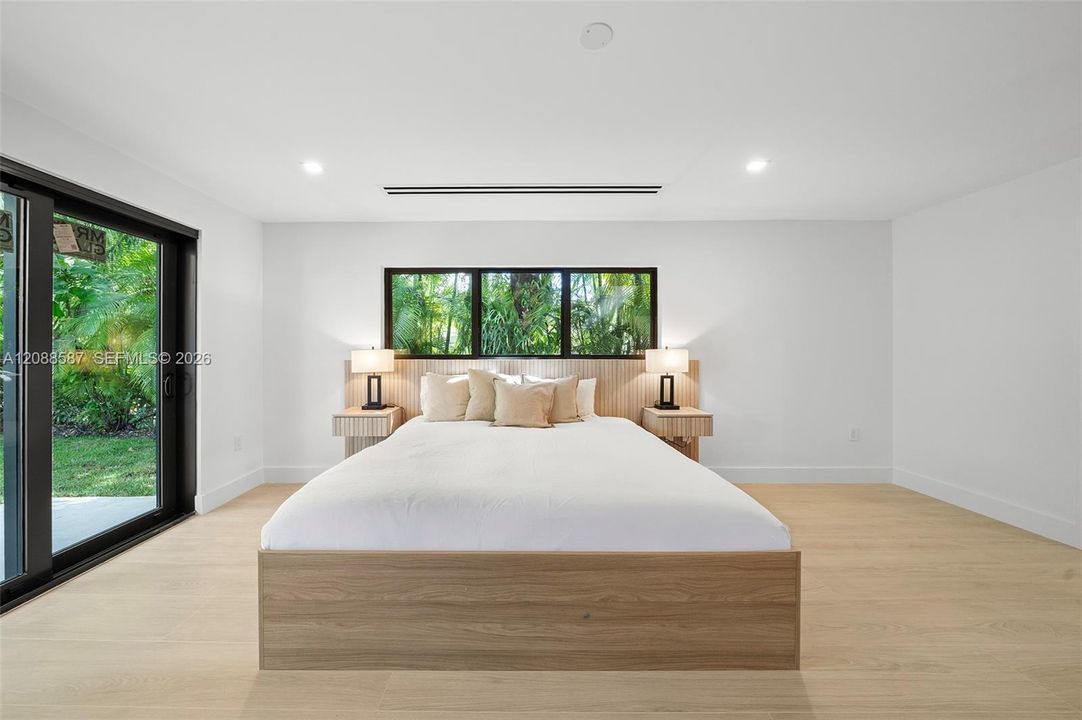 En Venta: $2,700,000 (4 camas, 3 baños, 2335 Pies cuadrados)
