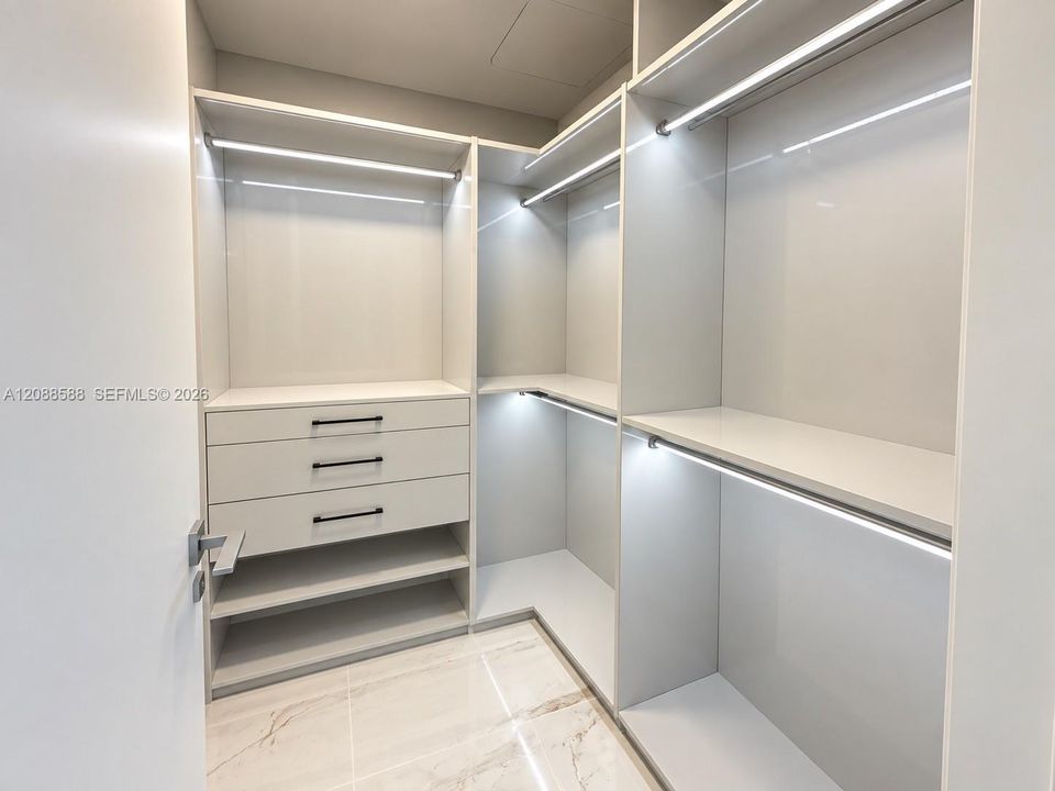 En Venta: $3,100,000 (2 camas, 3 baños, 1552 Pies cuadrados)