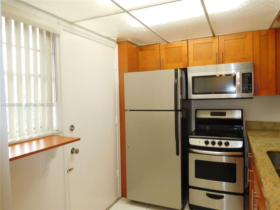 For Rent: $2,200 (2 beds, 2 baths, 1098 Square Feet)