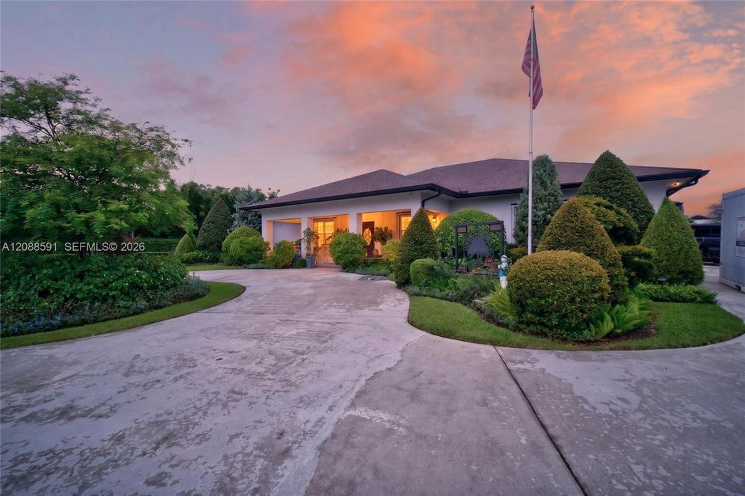 En Venta: $1,350,000 (4 camas, 2 baños, 2896 Pies cuadrados)